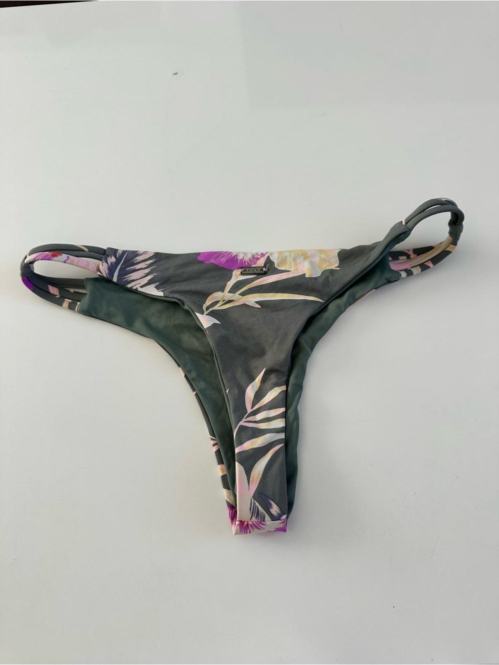 Roxy floral thong bikini bottoms sz medium M - Picture 2 of 4